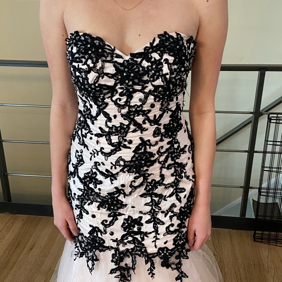 Formal Dress - Picture 4 of 8